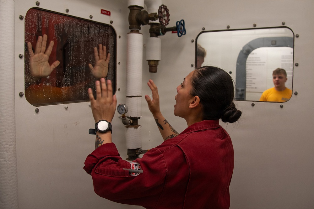 Surface Warfare Engineering Schools Command (SWESC) Great Lakes Instructors Train Next Generation of Naval Firefighters Surface Warfare Engineering Schools Command (SWESC) Great Lakes Instructors Train Next Generation of Naval Firefighters