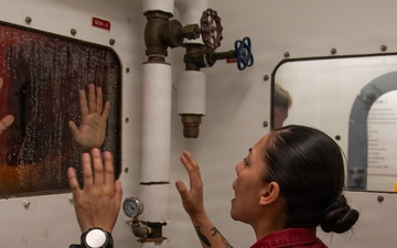 Surface Warfare Engineering Schools Command (SWESC) Great Lakes Instructors Train Next Generation of Naval Firefighters