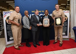 Pax Navy Lodge Wins First Carlson Award for Exceptional Service [Image 2 of 3]