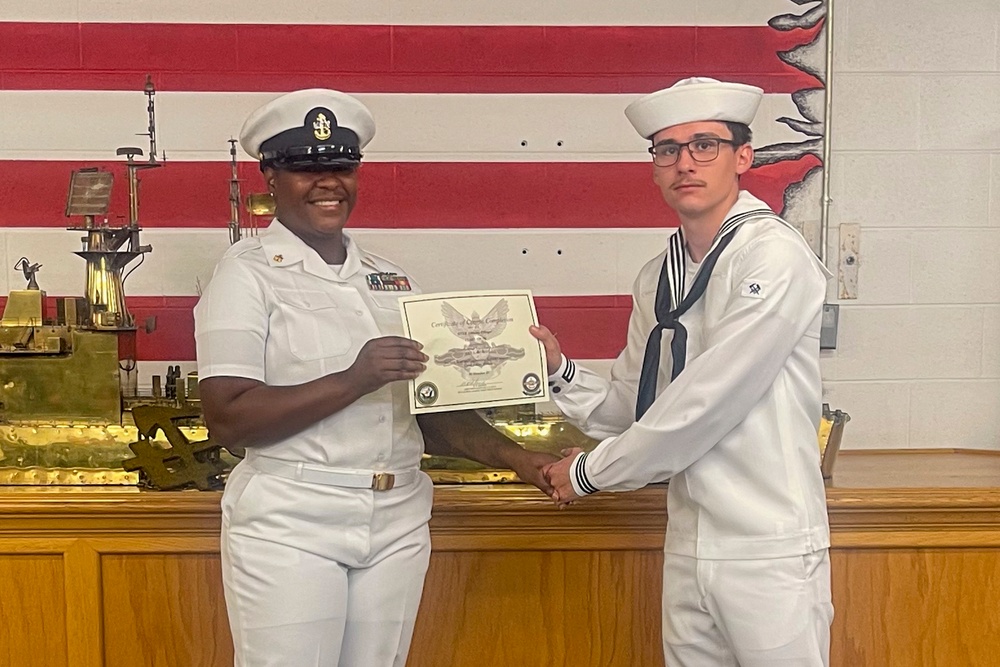 Surface Warfare Engineering School Command (SWESC) Great Lakes Instructors Hold Graduation Ceremony for the Navy's Newest Generation of Hull Maintenance Technicians Surface Warfare Engineering School Command (SWESC) Great Lakes Instructors Hold Graduation Ceremony for the Navy's Newest Generation of Hull Maintenance Technicians