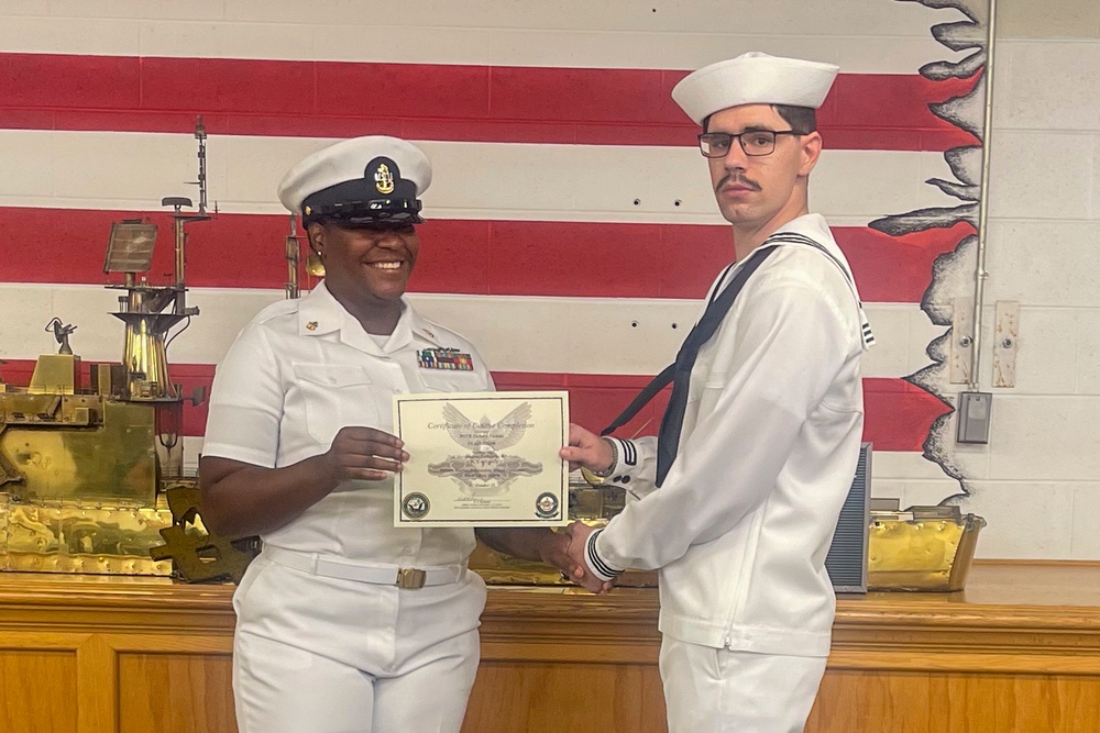 Surface Warfare Engineering School Command (SWESC) Great Lakes Instructors Hold Graduation Ceremony for the Navy's Newest Generation of Hull Maintenance Technicians Surface Warfare Engineering School Command (SWESC) Great Lakes Instructors Hold Graduation Ceremony for the Navy's Newest Generation of Hull Maintenance Technicians