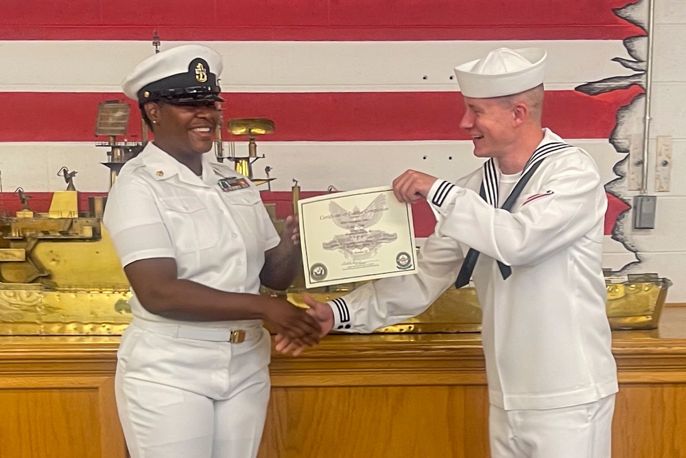 Surface Warfare Engineering School Command (SWESC) Great Lakes Instructors Hold Graduation Ceremony for the Navy's Newest Generation of Hull Maintenance Technicians Surface Warfare Engineering School Command (SWESC) Great Lakes Instructors Hold Graduation Ceremony for the Navy's Newest Generation of Hull Maintenance Technicians