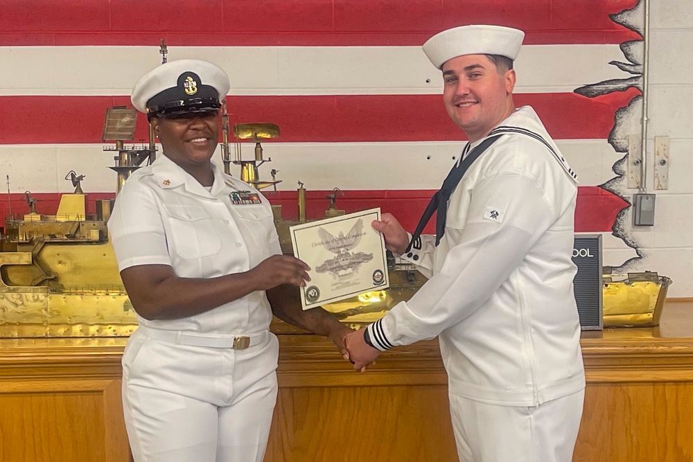 Surface Warfare Engineering School Command (SWESC) Great Lakes Instructors Hold Graduation Ceremony for the Navy's Newest Generation of Hull Maintenance Technicians Surface Warfare Engineering School Command (SWESC) Great Lakes Instructors Hold Graduation Ceremony for the Navy's Newest Generation of Hull Maintenance Technicians