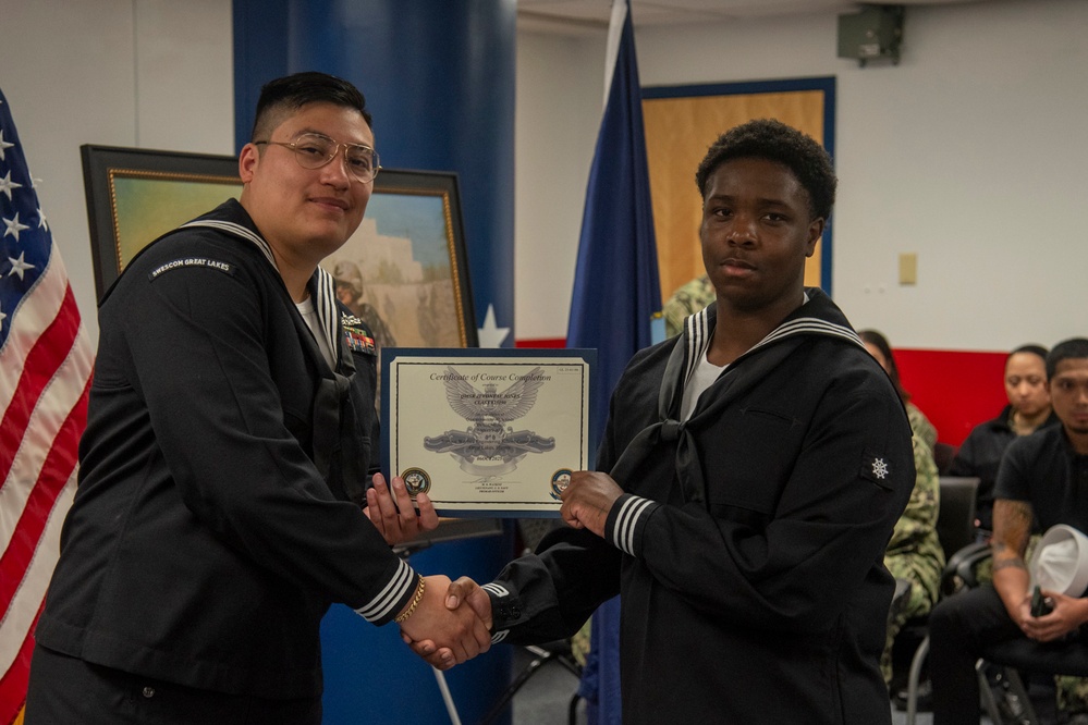 Surface Warfare Engineering Schools Command (SWESC) Great Lakes Instructors Hold Graduation Ceremony for the Navy’s Newest Quartermasters Surface Warfare Engineering Schools Command (SWESC) Great Lakes Instructors Hold Graduation Ceremony for the Navy’s Newest Quartermasters