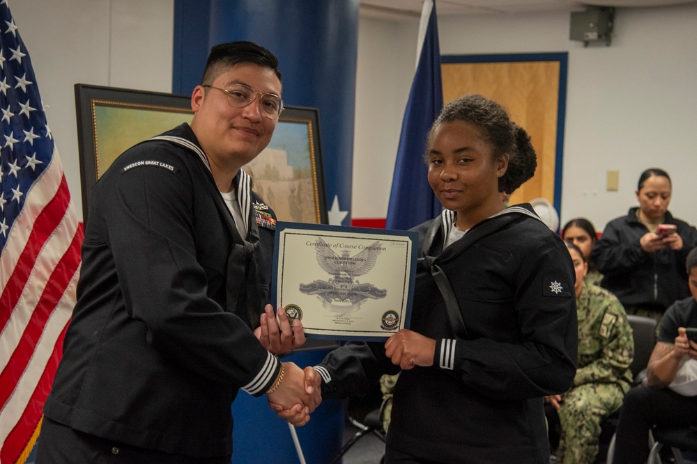 Surface Warfare Engineering Schools Command (SWESC) Great Lakes Instructors Hold Graduation Ceremony for the Navy’s Newest Quartermasters Surface Warfare Engineering Schools Command (SWESC) Great Lakes Instructors Hold Graduation Ceremony for the Navy’s Newest Quartermasters