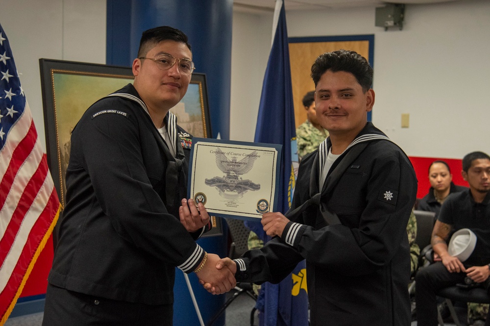 Surface Warfare Engineering Schools Command (SWESC) Great Lakes Instructors Hold Graduation Ceremony for the Navy’s Newest Quartermasters Surface Warfare Engineering Schools Command (SWESC) Great Lakes Instructors Hold Graduation Ceremony for the Navy’s Newest Quartermasters