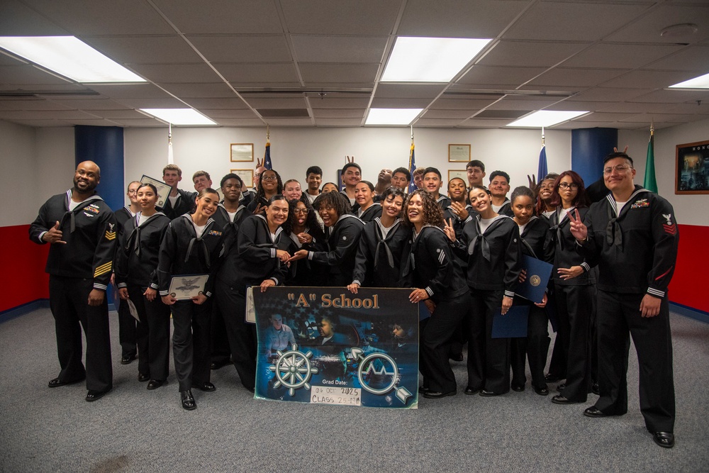 Surface Warfare Engineering Schools Command (SWESC) Great Lakes Instructors Hold Graduation Ceremony for the Navy’s Newest Quartermasters Surface Warfare Engineering Schools Command (SWESC) Great Lakes Instructors Hold Graduation Ceremony for the Navy’s Newest Quartermasters