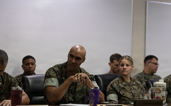 3rd Marine Division commanding general visits III Marine Expeditionary Force Information Group