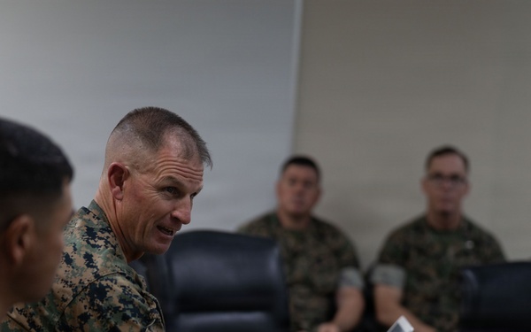 3rd Marine Division commanding general visits III Marine Expeditionary Force Information Group