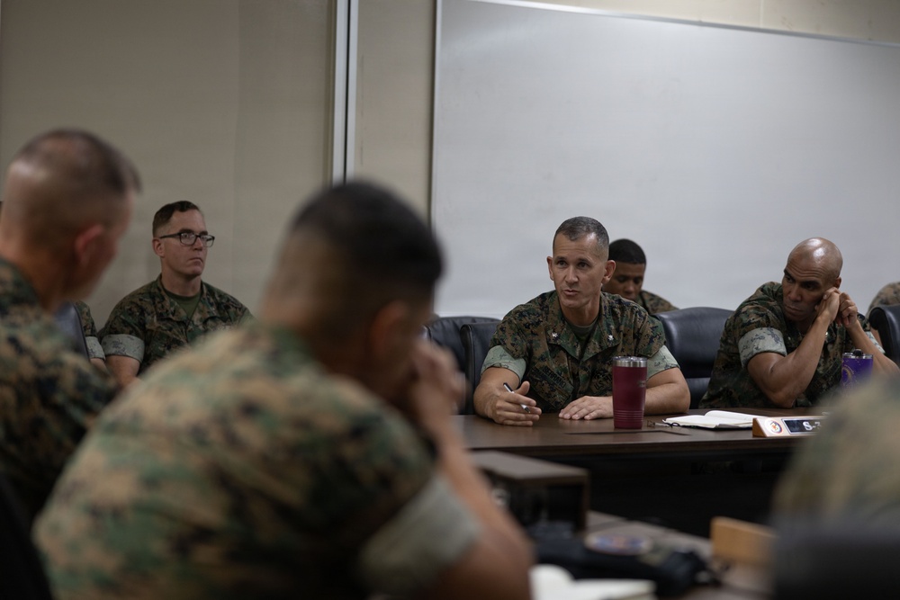 3rd Marine Division commanding general visits III Marine Expeditionary Force Information Group