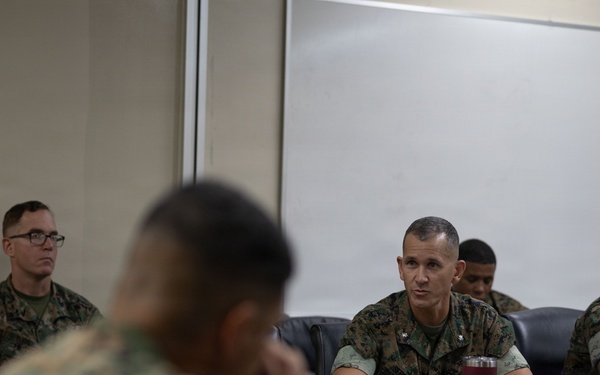 3rd Marine Division commanding general visits III Marine Expeditionary Force Information Group