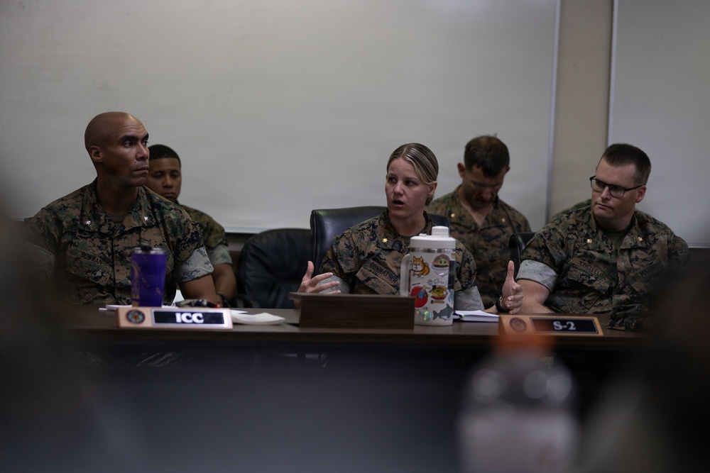 3rd Marine Division commanding general visits III Marine Expeditionary Force Information Group