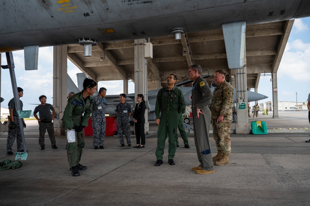 Japan’s Southwestern Air Defense Force commander visits Kadena