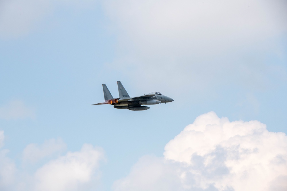 Japan’s Southwestern Air Defense Force commander visits Kadena