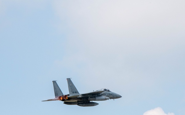 Japan’s Southwestern Air Defense Force commander visits Kadena