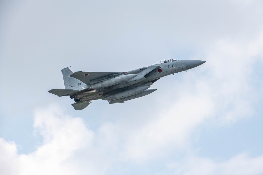 Japan’s Southwestern Air Defense Force commander visits Kadena