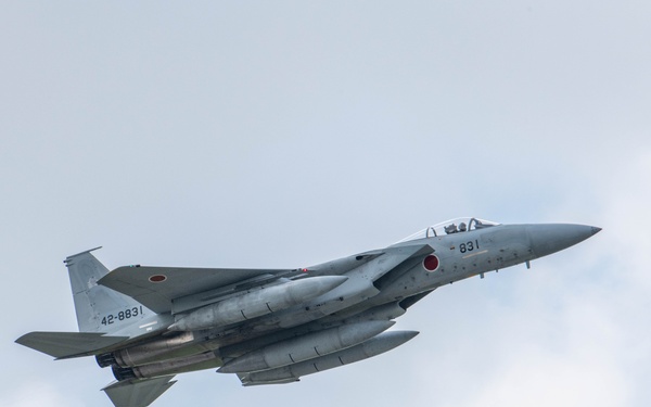 Japan’s Southwestern Air Defense Force commander visits Kadena