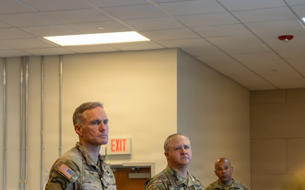 Eighth Army Deputy Commanding General Visits 1st Signal Brigade