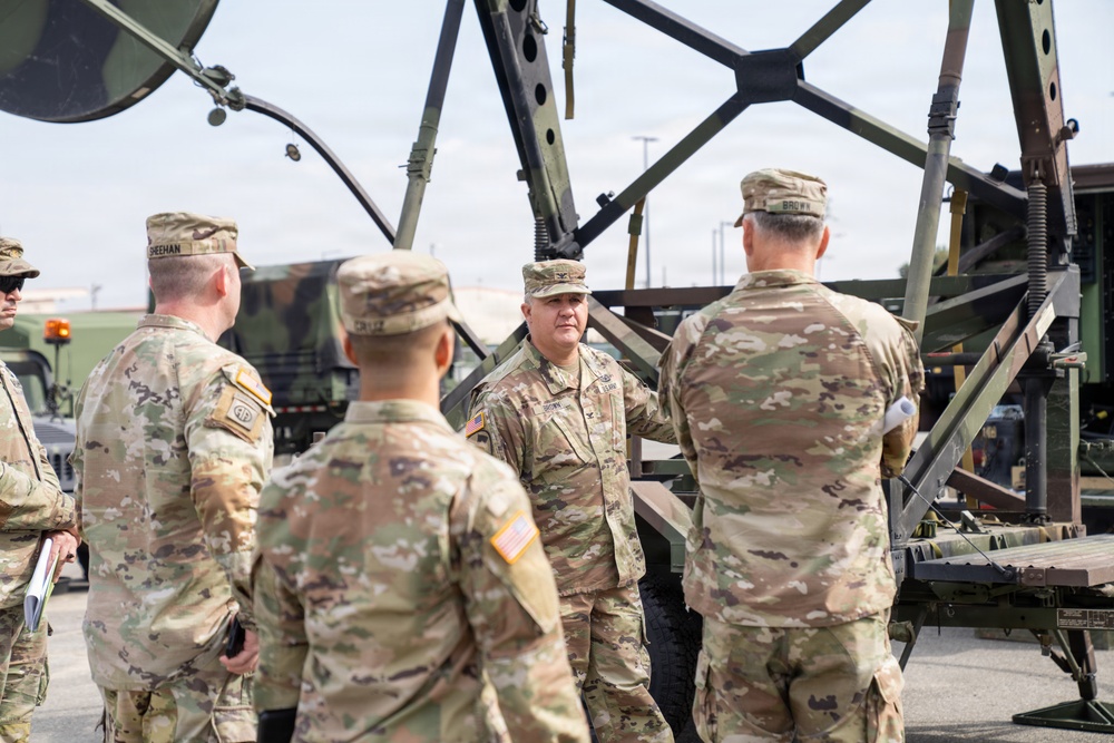 Eighth Army Deputy Commanding General Visits 1st Signal Brigade