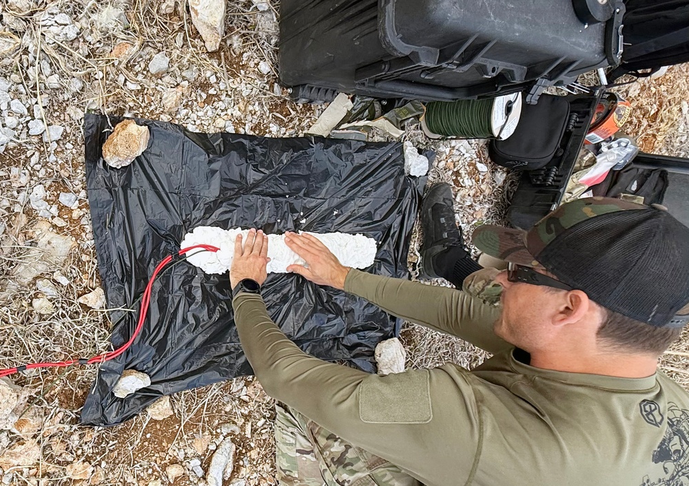 EODMU 8 at Aegean Seal 25