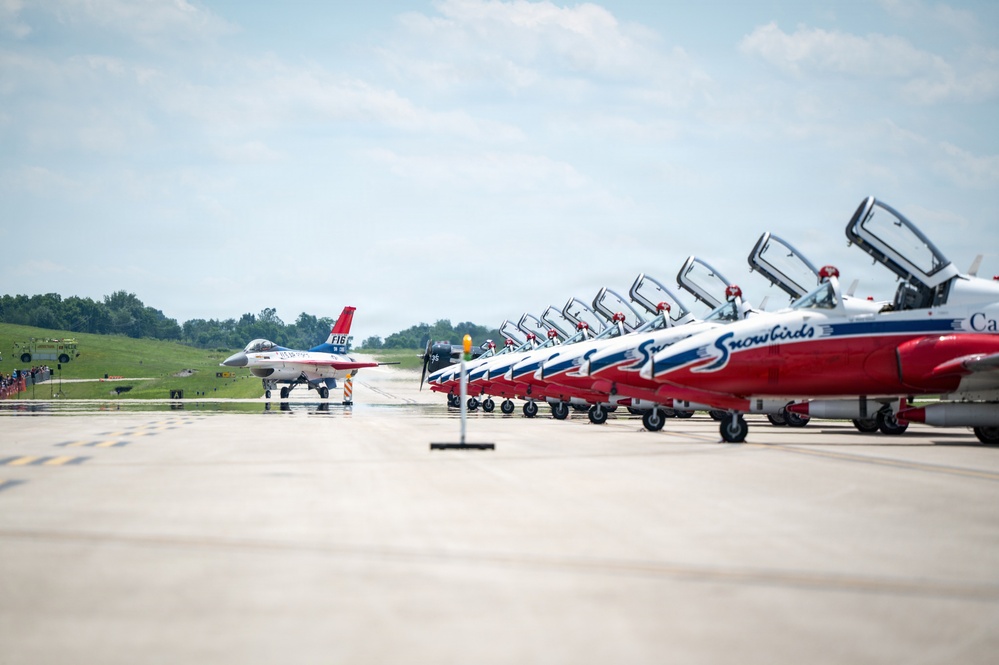 F-16 Viper Demo Team brings the noise to Pennsylvania F-16 Viper Demo Team brings the noise to Pennsylvania