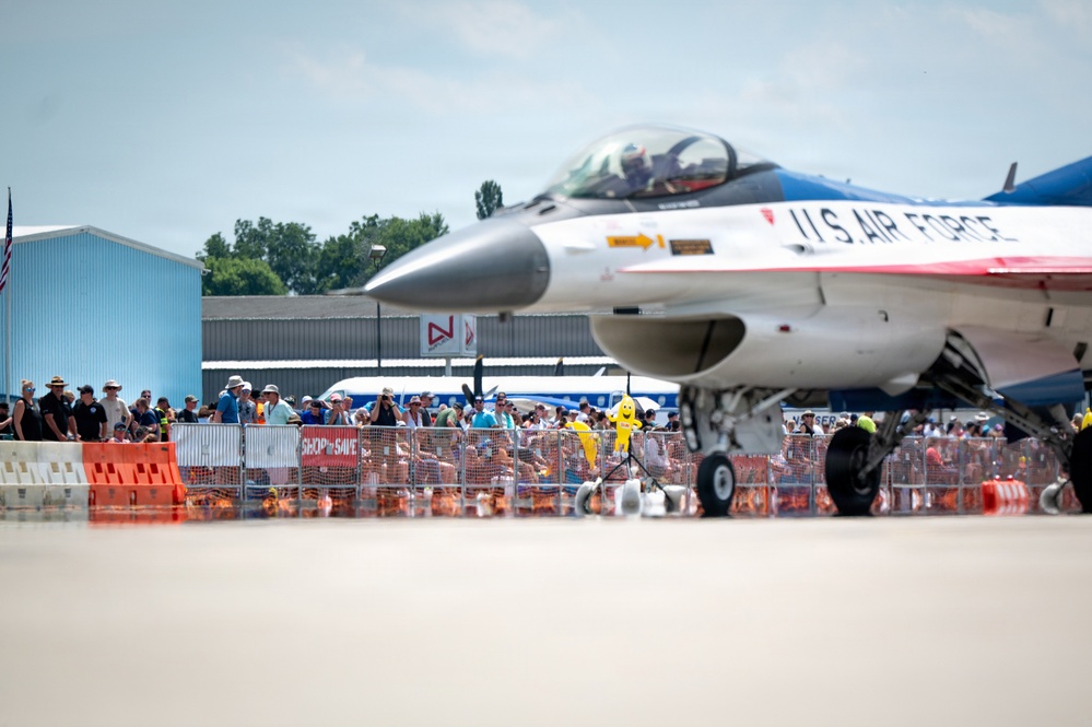 F-16 Viper Demo Team brings the noise to Pennsylvania F-16 Viper Demo Team brings the noise to Pennsylvania