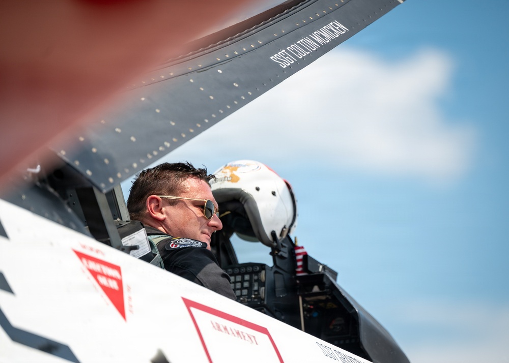 F-16 Viper Demo Team brings the noise to Pennsylvania F-16 Viper Demo Team brings the noise to Pennsylvania