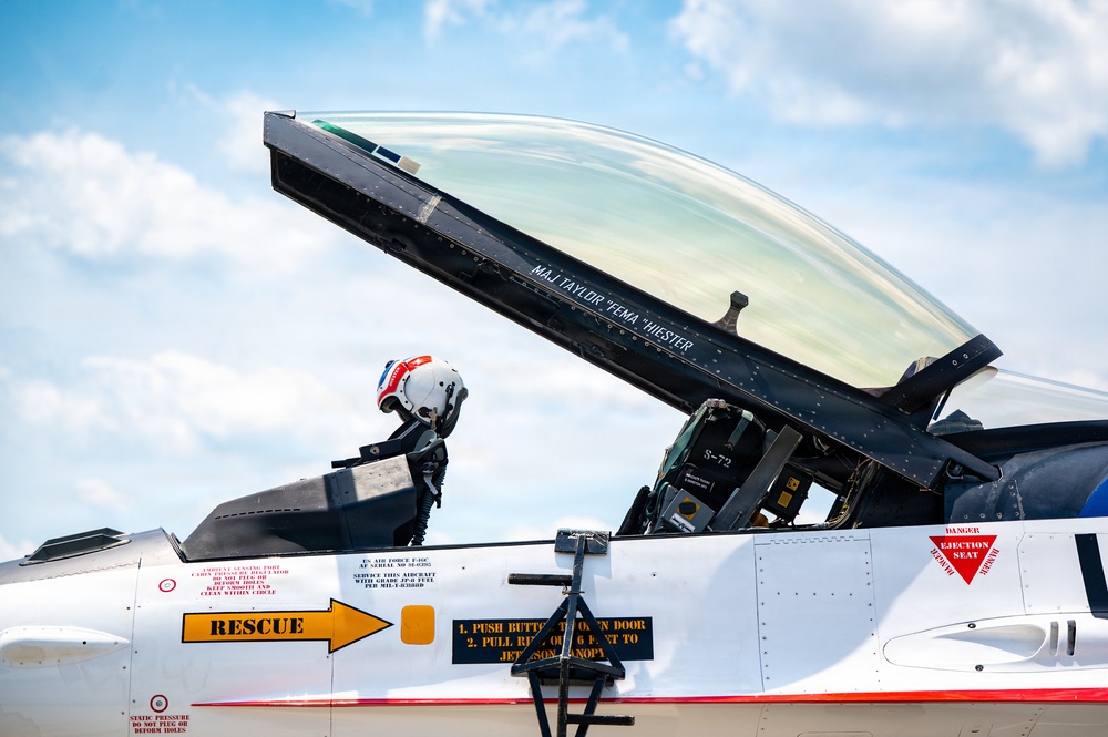 F-16 Viper Demo Team brings the noise to Pennsylvania F-16 Viper Demo Team brings the noise to Pennsylvania