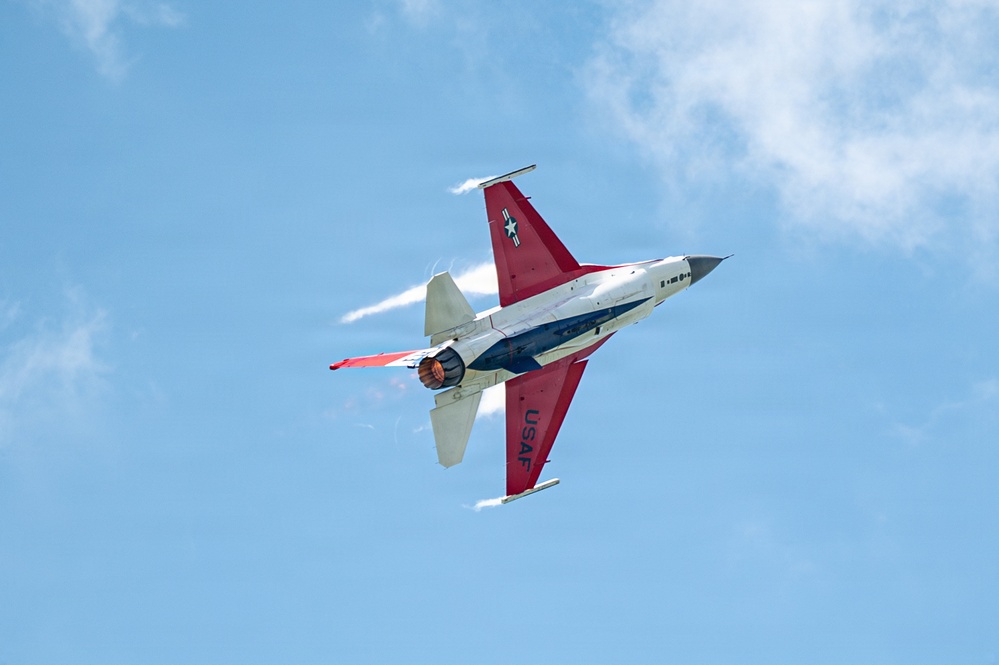 F-16 Viper Demo Team brings the noise to Pennsylvania F-16 Viper Demo Team brings the noise to Pennsylvania