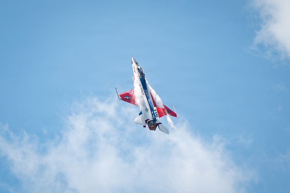 F-16 Viper Demo Team brings the noise to Pennsylvania F-16 Viper Demo Team brings the noise to Pennsylvania