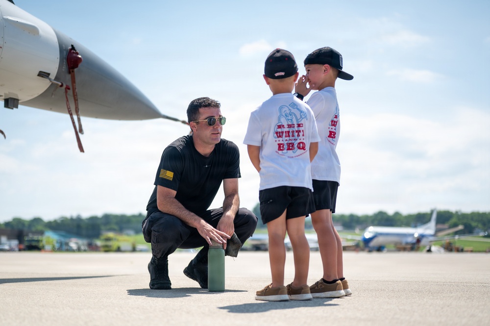 F-16 Viper Demo Team brings the noise to Pennsylvania F-16 Viper Demo Team brings the noise to Pennsylvania