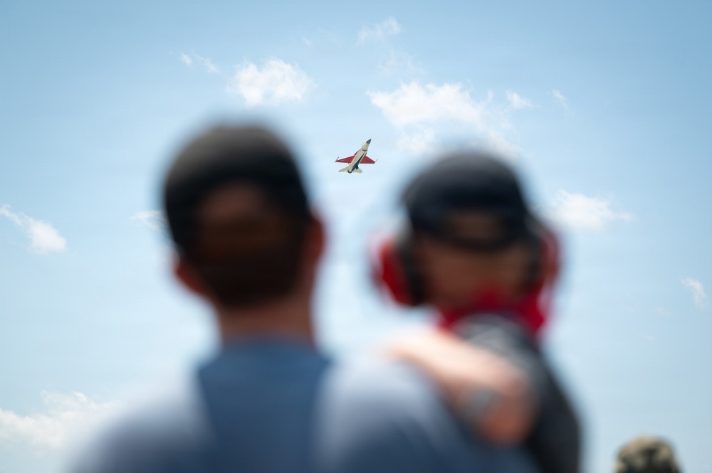 F-16 Viper Demo Team brings the noise to Pennsylvania F-16 Viper Demo Team brings the noise to Pennsylvania