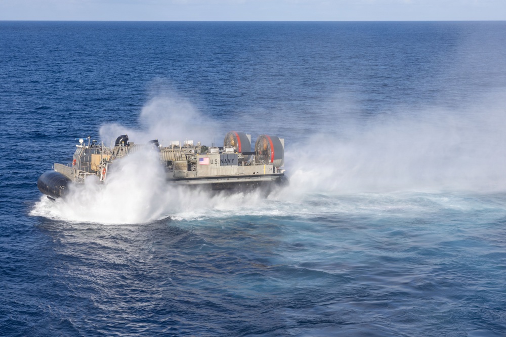 USS Iwo Jima Conducts LCAC Operations