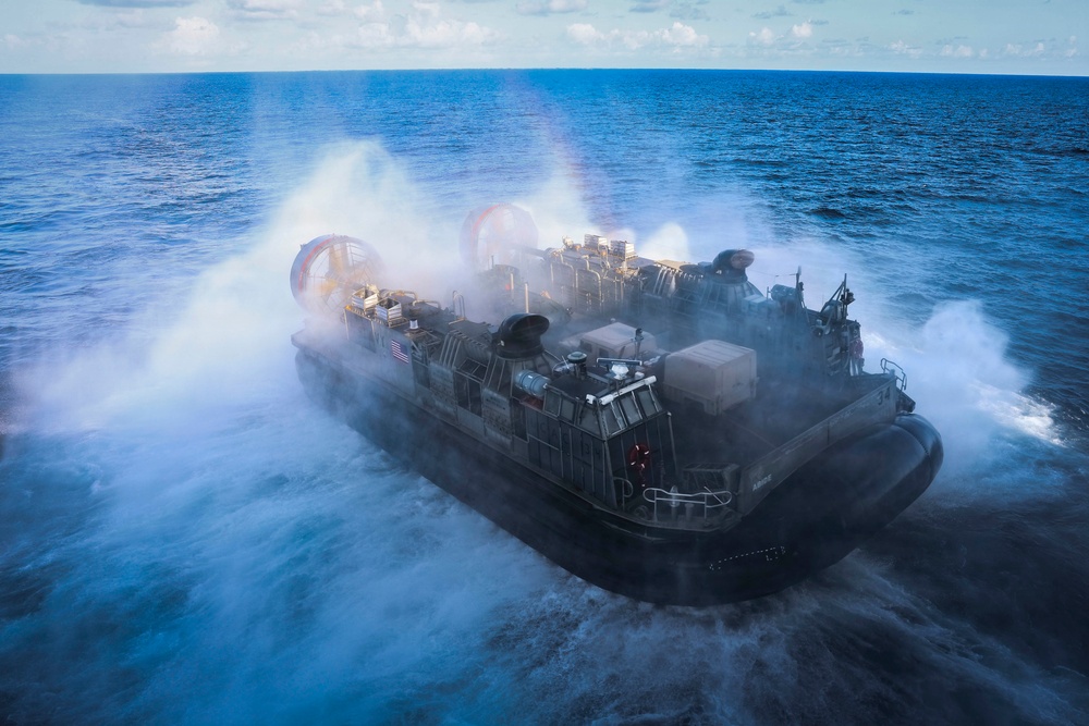 USS Iwo Jima Conducts LCAC Operations