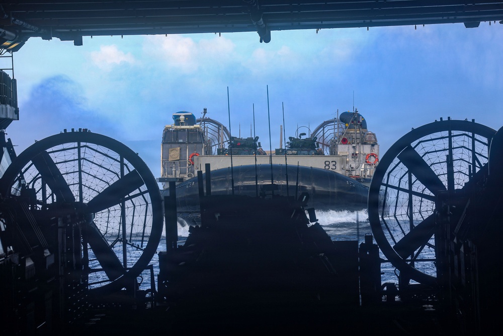 USS Iwo Jima Conducts LCAC Operations
