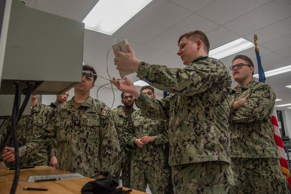 Surface Warfare Engineering Schools Command (SWESC) Great Lakes Instructors Train Next Generation of Naval Gas Turbine Systems Technicians (Electrical) Surface Warfare Engineering Schools Command (SWESC) Great Lakes Instructors Train Next Generation of Naval Gas Turbine Systems Technicians (Electrical)
