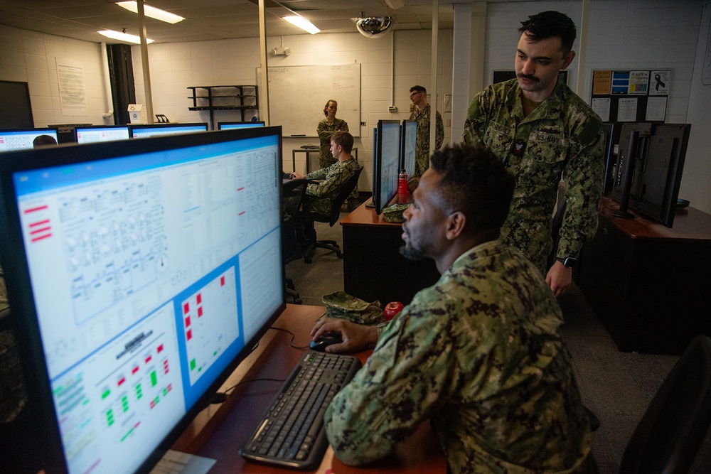 Surface Warfare Engineering Schools Command (SWESC) Great Lakes Instructors Train Next Generation of Naval Gas Turbine Systems Technicians (Electrical) Surface Warfare Engineering Schools Command (SWESC) Great Lakes Instructors Train Next Generation of Naval Gas Turbine Systems Technicians (Electrical)
