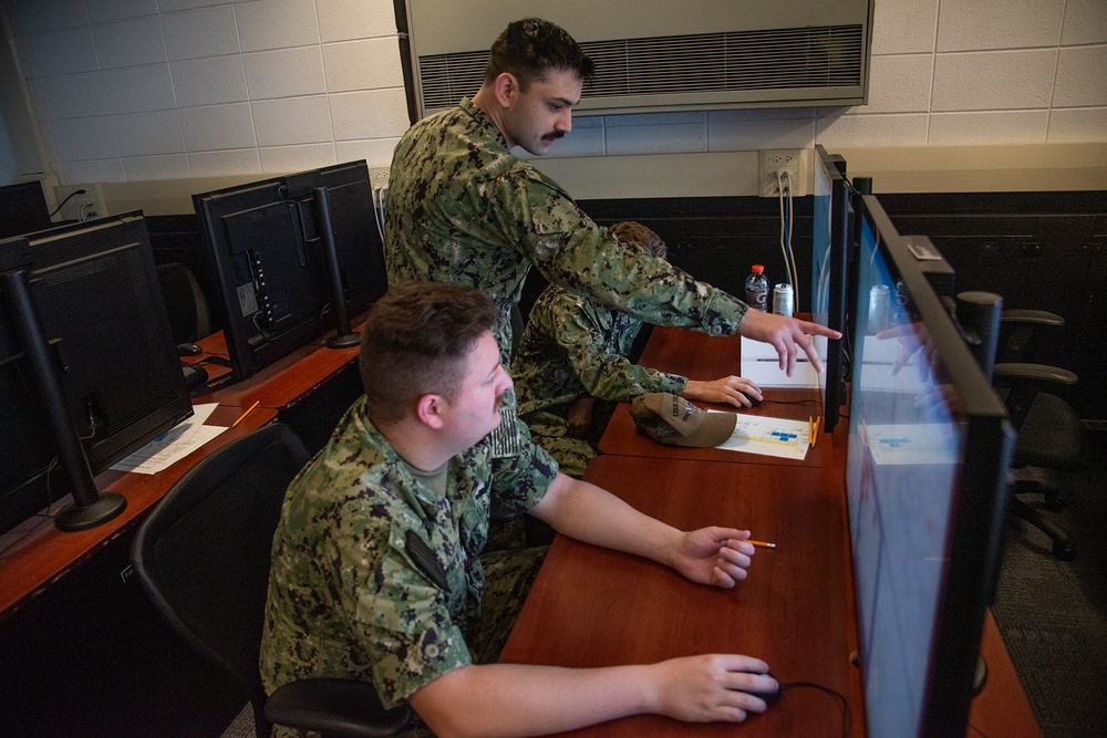 Surface Warfare Engineering Schools Command (SWESC) Great Lakes Instructors Train Next Generation of Naval Gas Turbine Systems Technicians (Electrical) Surface Warfare Engineering Schools Command (SWESC) Great Lakes Instructors Train Next Generation of Naval Gas Turbine Systems Technicians (Electrical)