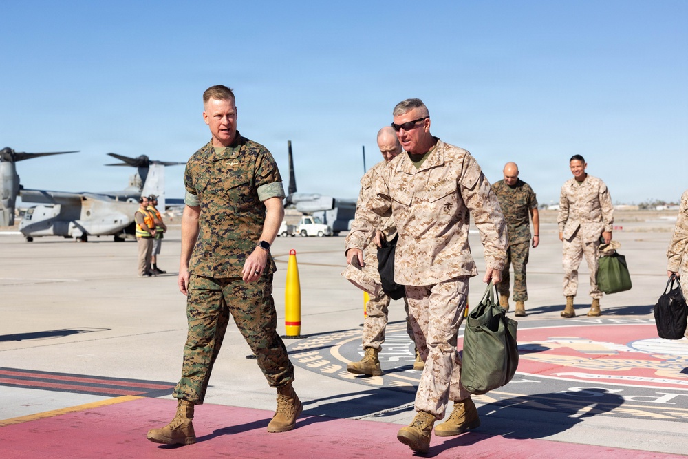 The Commandant, Gen. Eric M. Smith and Sgt. Maj. Carlos A. Ruiz visits VMX-1