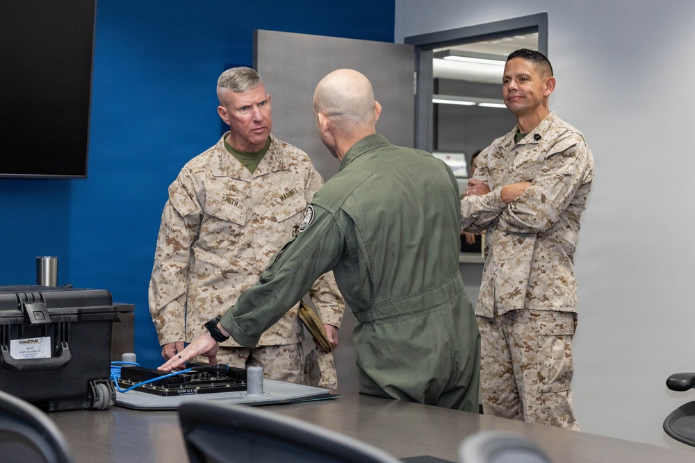 The Commandant, Gen. Eric M. Smith and Sgt. Maj. Carlos A. Ruiz visits VMX-1