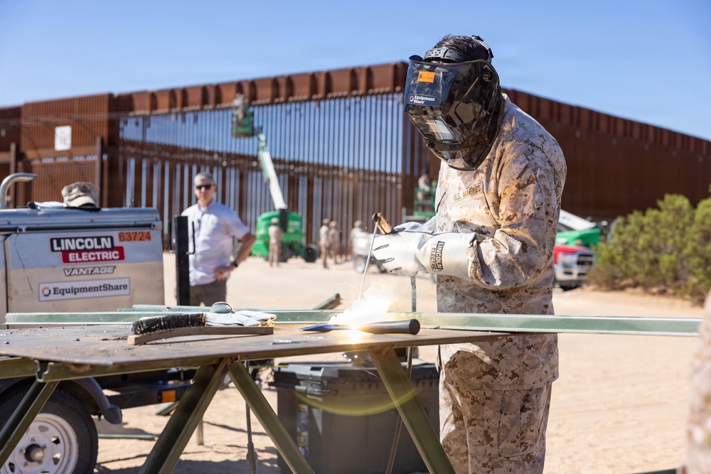 The Commandant, Gen. Eric M. Smith and Sgt. Maj. Carlos A. Ruiz visits Marines at Southern Border Barrier
