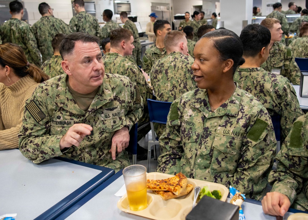 Rear Adm. Matthew Pottenburgh visits recruits at RTC