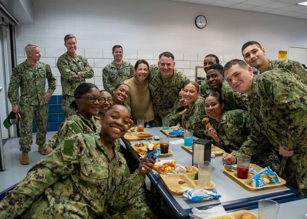 Rear Adm. Matthew Pottenburgh visits recruits at RTC