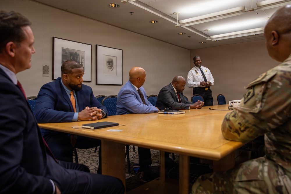 U.S. Secret Service Uniformed Division Chief talks with Mississippi Army National Guard Soldiers U.S. Secret Service Uniformed Division Chief talks with Mississippi Army National Guard Soldiers