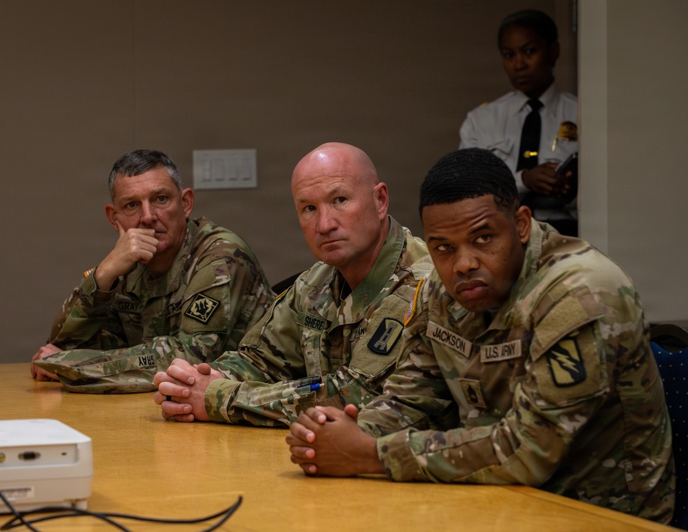 Mississippi Army National Guard Soldiers meet with U.S. Secret Service members Mississippi Army National Guard Soldiers meet with U.S. Secret Service members