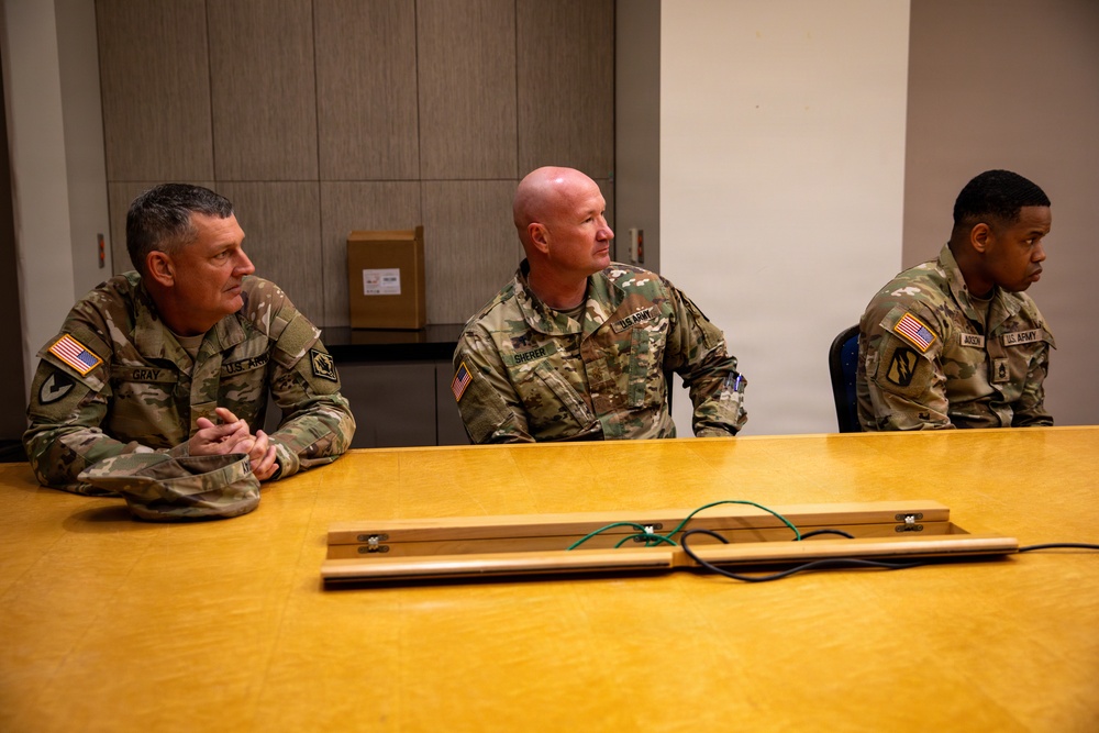 Mississippi Army National Guard Soldiers meet with U.S. Secret Service members Mississippi Army National Guard Soldiers meet with U.S. Secret Service members