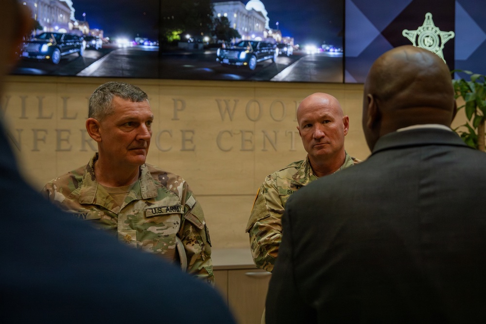 Mississippi Army National Guard Soldiers meet with U.S. Secret Service members Mississippi Army National Guard Soldiers meet with U.S. Secret Service members