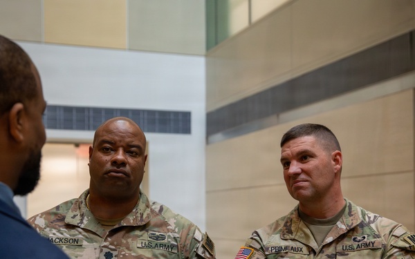 Mississippi Army National Guard Soldiers meet with U.S. Secret Service members