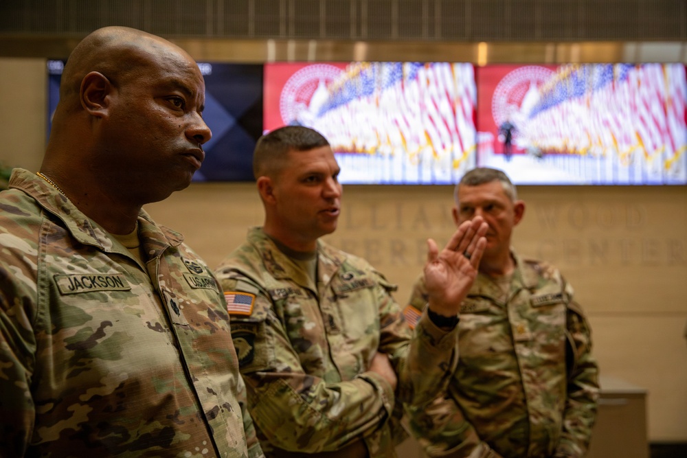 Mississippi Army National Guard Soldiers meet with U.S. Secret Service members Mississippi Army National Guard Soldiers meet with U.S. Secret Service members
