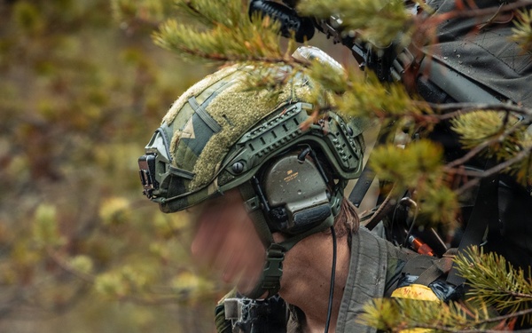Swedish rangers and U.S. SOF conduct squad movements during ASP 26